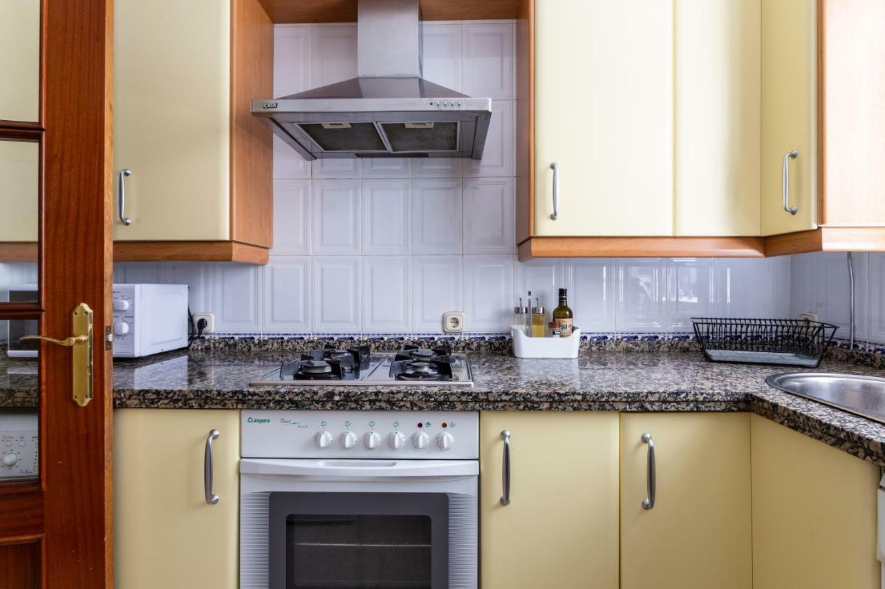 Serva La Bari Shared Apartment Севиля Екстериор снимка
